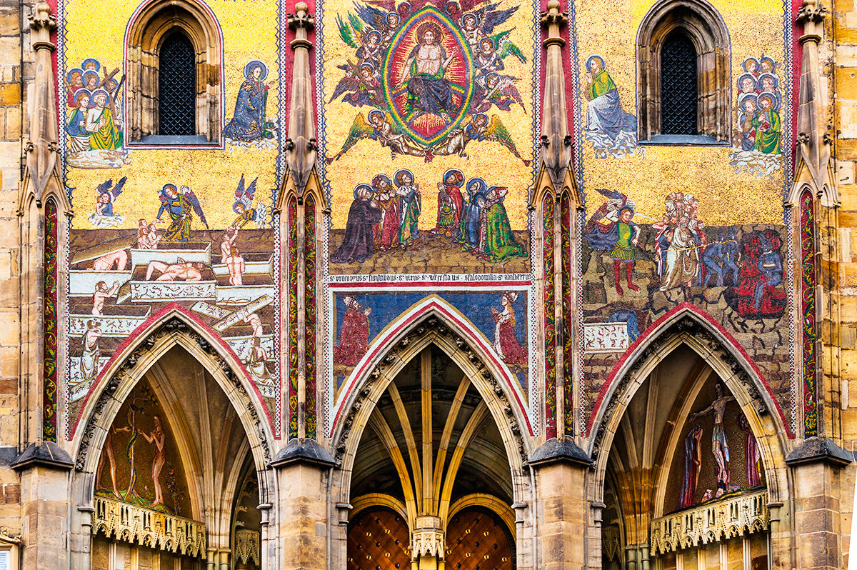 Золотые ворота и мозаика со сценами Страшного Суда